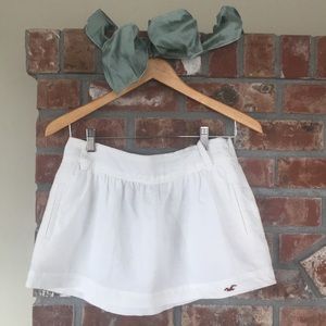 Linen white miniskirt.